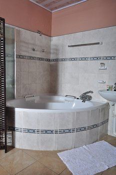 Deep Soaking Bathtub